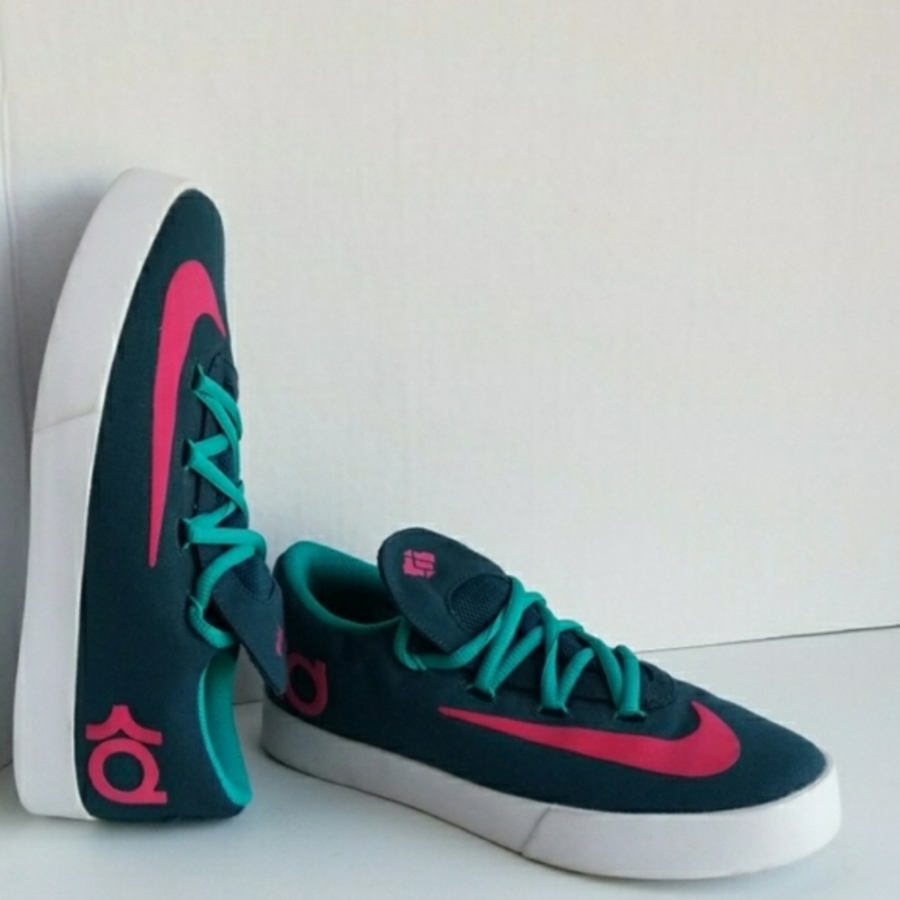 Nike - Picture 2 of 5